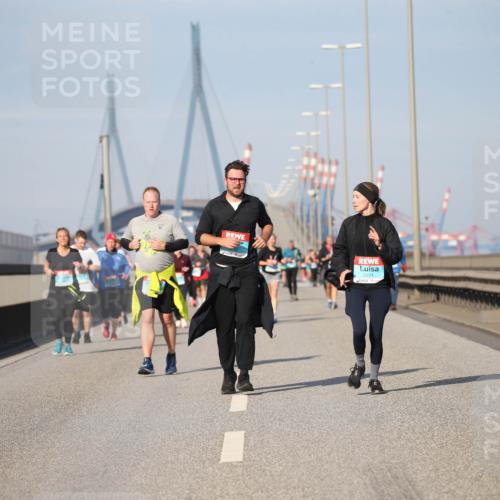 03.10.2025 - Köhlbrandbrückenlauf Jannik Wohlers http://msf.ph/oto/9097076 03.10.2025 10:15:47 Position 3 2771 meine-sportfotos.de