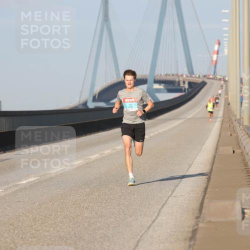03.10.2025 - Köhlbrandbrückenlauf Lena Gebhardt http://msf.ph/oto/9097077 03.10.2025 09:33:35 Position 2  meine-sportfotos.de