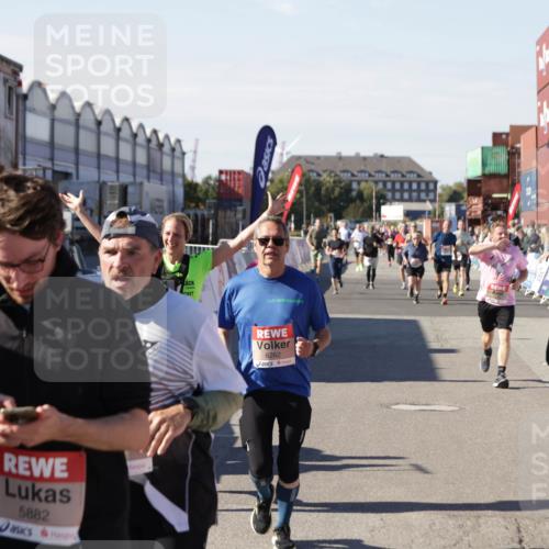 03.10.2025 - Köhlbrandbrückenlauf Jannik Wohlers http://msf.ph/oto/9097083 03.10.2025 13:21:13 Ziel 4363, 4393, 4601, 4680, 4749, 4846, 5265, 5363, 5450, 5618, 5746, 5873, 5878, 5882, 5883, 6262, 6282, 6602, 6756 meine-sportfotos.de