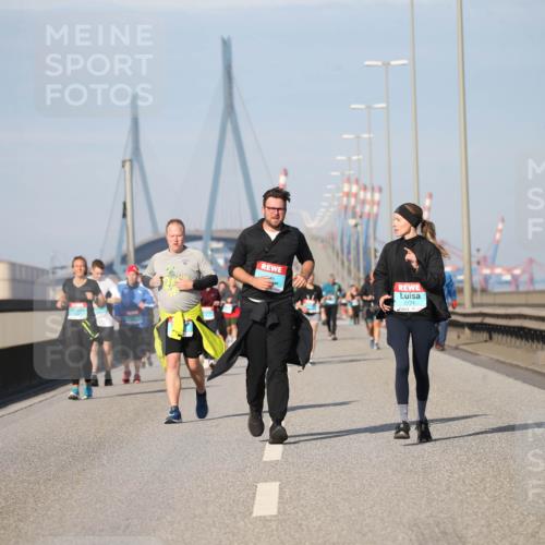 03.10.2025 - Köhlbrandbrückenlauf Jannik Wohlers http://msf.ph/oto/9097085 03.10.2025 10:15:48 Position 3 2771 meine-sportfotos.de