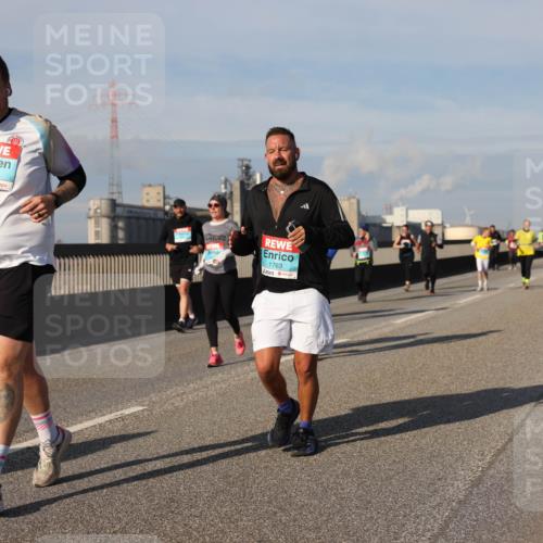 03.10.2025 - Köhlbrandbrückenlauf Lena Gebhardt http://msf.ph/oto/9097087 03.10.2025 10:10:09 Position 2 2619, 1763 meine-sportfotos.de