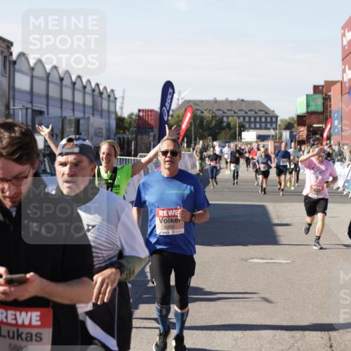 03.10.2025 - Köhlbrandbrückenlauf Jannik Wohlers http://msf.ph/oto/9097092 03.10.2025 13:21:13 Ziel 4363, 4393, 4601, 4680, 4749, 4846, 5265, 5363, 5450, 5618, 5746, 5873, 5878, 5882, 5883, 6262, 6282, 6602, 6756 meine-sportfotos.de