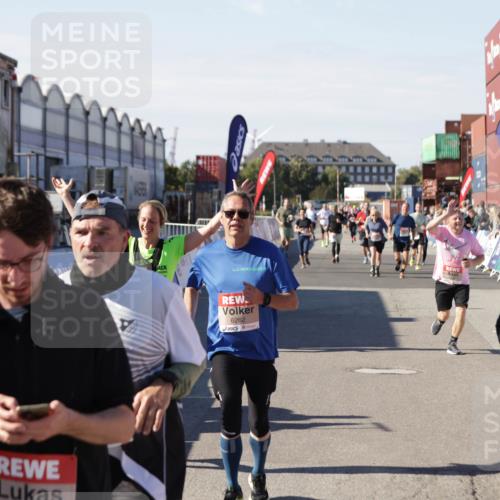 03.10.2025 - Köhlbrandbrückenlauf Jannik Wohlers http://msf.ph/oto/9097102 03.10.2025 13:21:13 Ziel 4363, 4393, 4601, 4680, 4749, 4846, 5265, 5363, 5450, 5618, 5746, 5873, 5878, 5882, 5883, 6262, 6282, 6602, 6756 meine-sportfotos.de