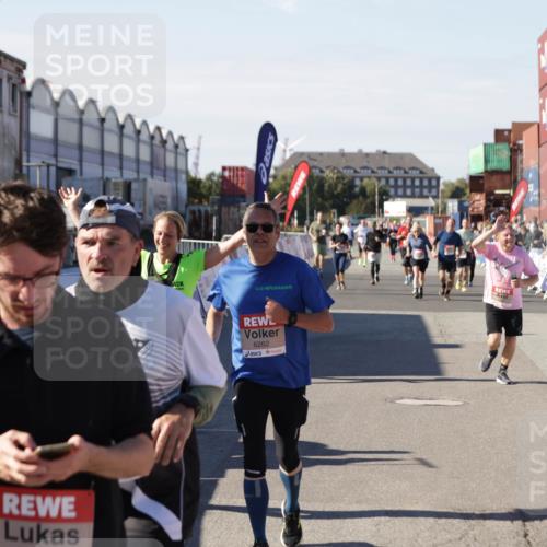 03.10.2025 - Köhlbrandbrückenlauf Jannik Wohlers http://msf.ph/oto/9097112 03.10.2025 13:21:13 Ziel 4363, 4393, 4601, 4680, 4749, 4846, 5265, 5363, 5450, 5618, 5746, 5873, 5878, 5882, 5883, 6262, 6282, 6602, 6756 meine-sportfotos.de