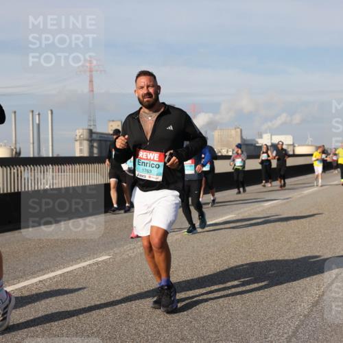 03.10.2025 - Köhlbrandbrückenlauf Lena Gebhardt http://msf.ph/oto/9097113 03.10.2025 10:10:10 Position 2 2619, 1763 meine-sportfotos.de