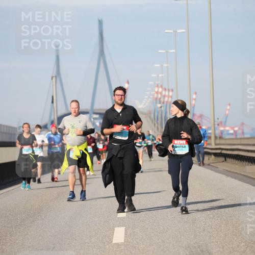03.10.2025 - Köhlbrandbrückenlauf Jannik Wohlers http://msf.ph/oto/9097114 03.10.2025 10:15:48 Position 3 2771 meine-sportfotos.de