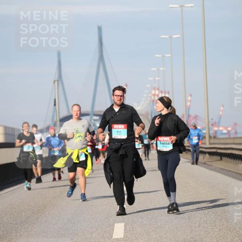 03.10.2025 - Köhlbrandbrückenlauf Jannik Wohlers http://msf.ph/oto/9097126 03.10.2025 10:15:49 Position 3 3733, 2771 meine-sportfotos.de