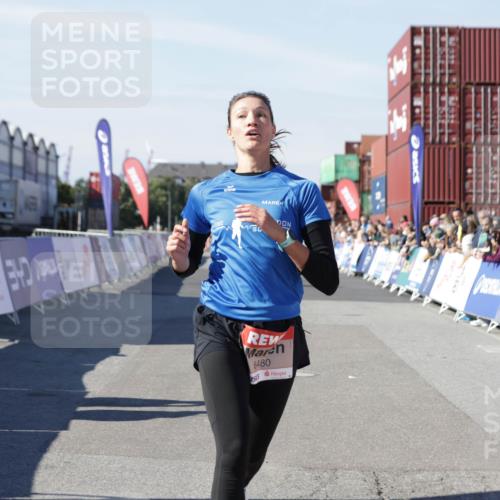 03.10.2025 - Köhlbrandbrückenlauf Jannik Wohlers http://msf.ph/oto/9097137 03.10.2025 12:55:51 Ziel 4001, 4594, 6100, 6480, 6762 meine-sportfotos.de