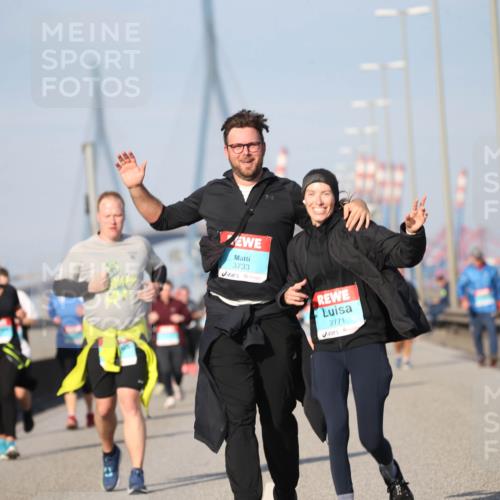 03.10.2025 - Köhlbrandbrückenlauf Jannik Wohlers http://msf.ph/oto/9097140 03.10.2025 10:15:50 Position 3 3733, 2771 meine-sportfotos.de