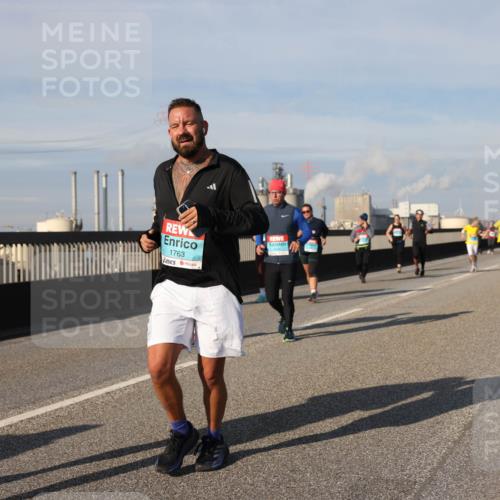 03.10.2025 - Köhlbrandbrückenlauf Lena Gebhardt http://msf.ph/oto/9097144 03.10.2025 10:10:10 Position 2 1763 meine-sportfotos.de
