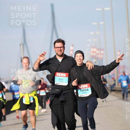 03.10.2025 - Köhlbrandbrückenlauf Jannik Wohlers http://msf.ph/oto/9097149 03.10.2025 10:15:50 Position 3 3733, 2771 meine-sportfotos.de