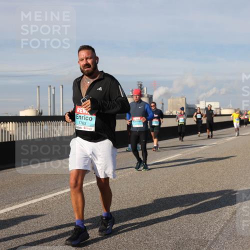 03.10.2025 - Köhlbrandbrückenlauf Lena Gebhardt http://msf.ph/oto/9097162 03.10.2025 10:10:10 Position 2 1763 meine-sportfotos.de