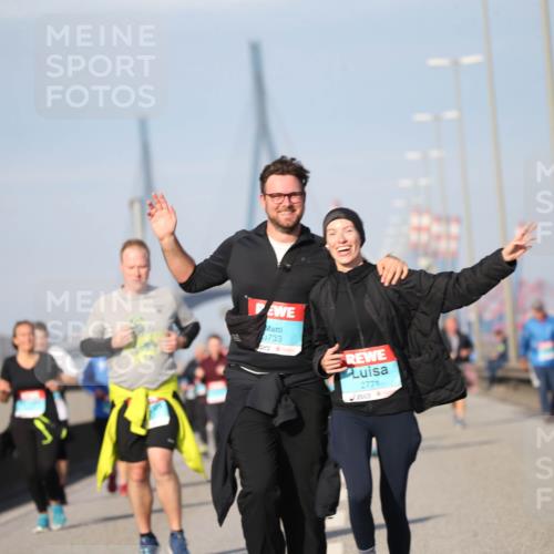 03.10.2025 - Köhlbrandbrückenlauf Jannik Wohlers http://msf.ph/oto/9097180 03.10.2025 10:15:51 Position 3 3733, 2771 meine-sportfotos.de