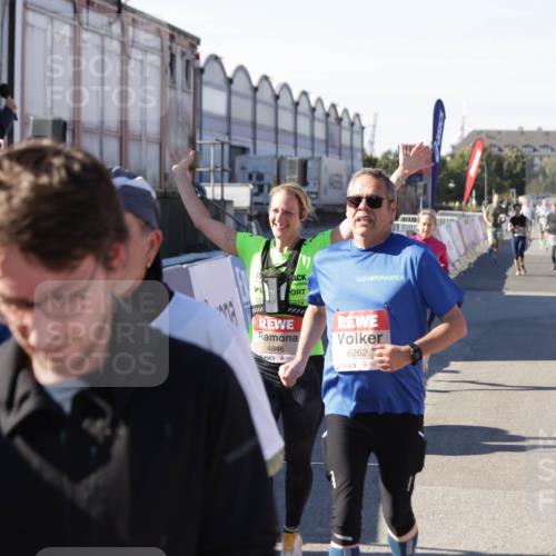 03.10.2025 - Köhlbrandbrückenlauf Jannik Wohlers http://msf.ph/oto/9097183 03.10.2025 13:21:14 Ziel 4363, 4393, 4601, 4680, 4749, 4846, 5265, 5363, 5450, 5618, 5746, 5873, 5878, 5882, 5883, 6262, 6282, 6602, 6756 meine-sportfotos.de