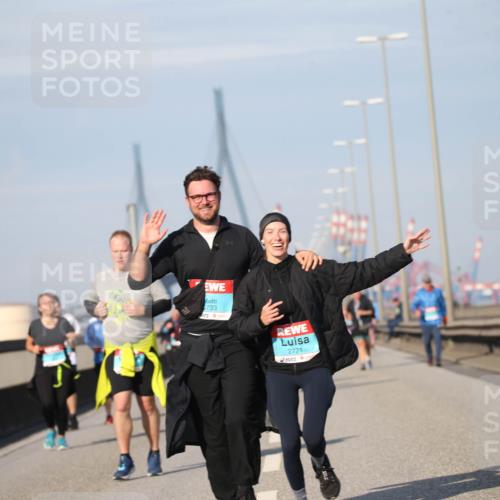 03.10.2025 - Köhlbrandbrückenlauf Jannik Wohlers http://msf.ph/oto/9097210 03.10.2025 10:15:51 Position 3 733, 2771 meine-sportfotos.de