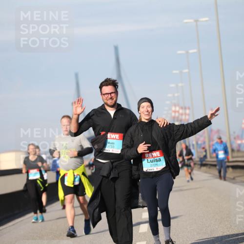 03.10.2025 - Köhlbrandbrückenlauf Jannik Wohlers http://msf.ph/oto/9097216 03.10.2025 10:15:51 Position 3 3733, 2771 meine-sportfotos.de