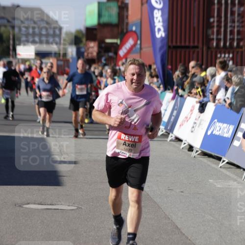03.10.2025 - Köhlbrandbrückenlauf Jannik Wohlers http://msf.ph/oto/9097239 03.10.2025 13:21:15 Ziel 4363, 4393, 4601, 4749, 4846, 5265, 5450, 5618, 5746, 5873, 5878, 5882, 5883, 6262, 6282, 6602, 6756 meine-sportfotos.de