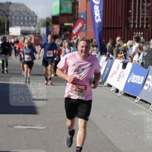03.10.2025 - Köhlbrandbrückenlauf Jannik Wohlers http://msf.ph/oto/9097249 03.10.2025 13:21:15 Ziel 4363, 4393, 4601, 4749, 4846, 5265, 5450, 5618, 5746, 5873, 5878, 5882, 5883, 6262, 6282, 6602, 6756 meine-sportfotos.de