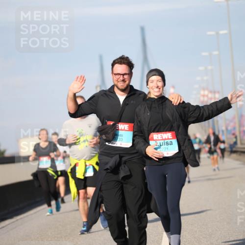 03.10.2025 - Köhlbrandbrückenlauf Jannik Wohlers http://msf.ph/oto/9097256 03.10.2025 10:15:52 Position 3 3733, 2771 meine-sportfotos.de