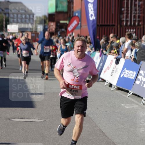 03.10.2025 - Köhlbrandbrückenlauf Jannik Wohlers http://msf.ph/oto/9097261 03.10.2025 13:21:15 Ziel 4363, 4393, 4601, 4749, 4846, 5265, 5450, 5618, 5746, 5873, 5878, 5882, 5883, 6262, 6282, 6602, 6756 meine-sportfotos.de