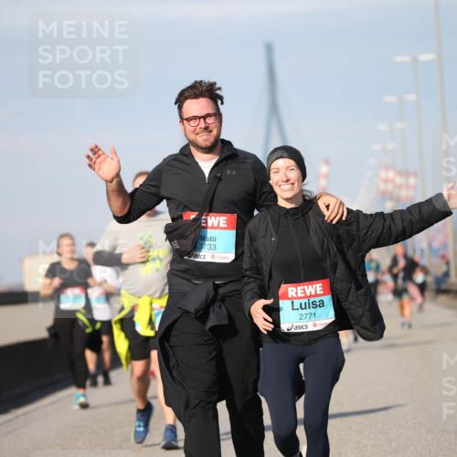 03.10.2025 - Köhlbrandbrückenlauf Jannik Wohlers http://msf.ph/oto/9097268 03.10.2025 10:15:52 Position 3 3733, 2771 meine-sportfotos.de