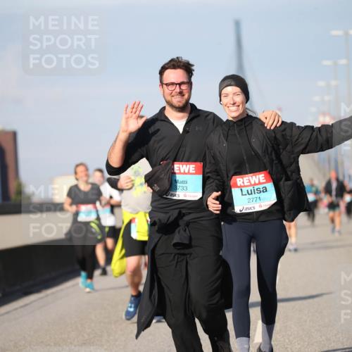 03.10.2025 - Köhlbrandbrückenlauf Jannik Wohlers http://msf.ph/oto/9097283 03.10.2025 10:15:52 Position 3 3733, 2771 meine-sportfotos.de