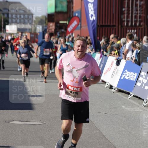 03.10.2025 - Köhlbrandbrückenlauf Jannik Wohlers http://msf.ph/oto/9097285 03.10.2025 13:21:16 Ziel 4363, 4379, 4393, 4601, 4749, 4838, 4846, 5265, 5450, 5618, 5746, 5873, 5878, 5882, 5883, 6262, 6282, 6602, 6756 meine-sportfotos.de