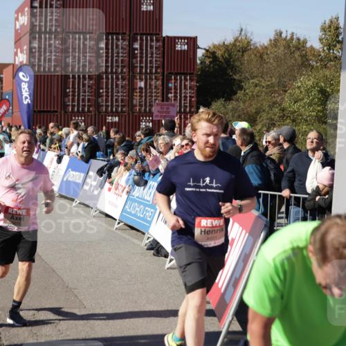 03.10.2025 - Köhlbrandbrückenlauf Jannik Wohlers http://msf.ph/oto/9097315 03.10.2025 13:21:16 Ziel 4363, 4379, 4393, 4601, 4749, 4838, 4846, 5265, 5450, 5618, 5746, 5873, 5878, 5882, 5883, 6262, 6282, 6602, 6756 meine-sportfotos.de