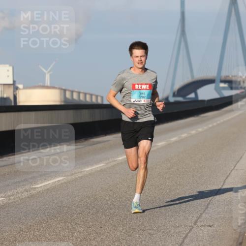 03.10.2025 - Köhlbrandbrückenlauf Lena Gebhardt http://msf.ph/oto/9097318 03.10.2025 09:33:39 Position 2  meine-sportfotos.de