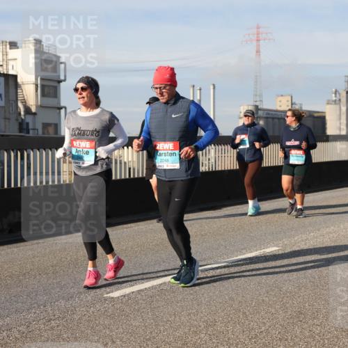03.10.2025 - Köhlbrandbrückenlauf Lena Gebhardt http://msf.ph/oto/9097324 03.10.2025 10:10:12 Position 2 2466, 2248 meine-sportfotos.de