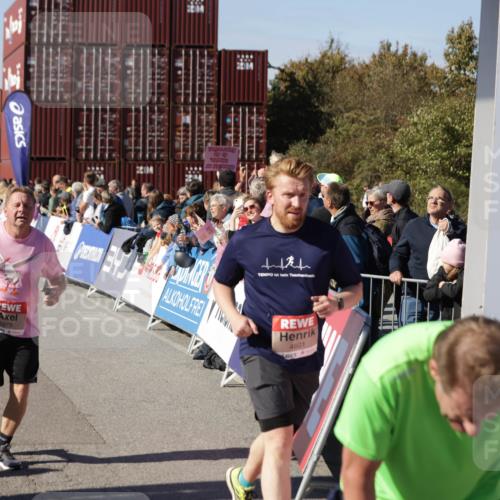 03.10.2025 - Köhlbrandbrückenlauf Jannik Wohlers http://msf.ph/oto/9097327 03.10.2025 13:21:16 Ziel 4363, 4379, 4393, 4601, 4749, 4838, 4846, 5265, 5450, 5618, 5746, 5873, 5878, 5882, 5883, 6262, 6282, 6602, 6756 meine-sportfotos.de