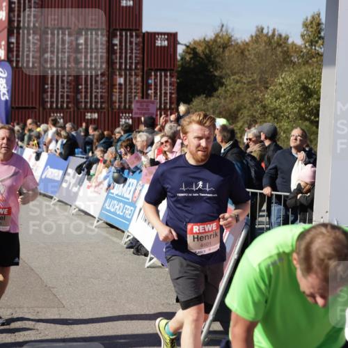 03.10.2025 - Köhlbrandbrückenlauf Jannik Wohlers http://msf.ph/oto/9097335 03.10.2025 13:21:16 Ziel 4363, 4379, 4393, 4601, 4749, 4838, 4846, 5265, 5450, 5618, 5746, 5873, 5878, 5882, 5883, 6262, 6282, 6602, 6756 meine-sportfotos.de