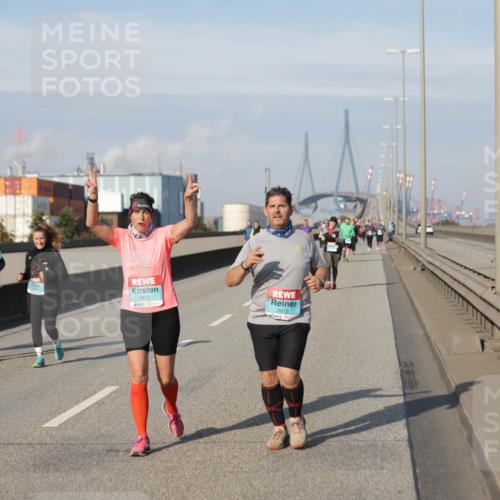 03.10.2025 - Köhlbrandbrückenlauf Jannik Wohlers http://msf.ph/oto/9097340 03.10.2025 10:18:06 Position 3 2612, 2613 meine-sportfotos.de