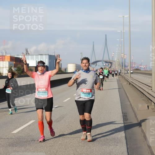 03.10.2025 - Köhlbrandbrückenlauf Jannik Wohlers http://msf.ph/oto/9097346 03.10.2025 10:18:06 Position 3 2612, 2613 meine-sportfotos.de