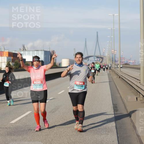 03.10.2025 - Köhlbrandbrückenlauf Jannik Wohlers http://msf.ph/oto/9097349 03.10.2025 10:18:06 Position 3 2612, 2613 meine-sportfotos.de