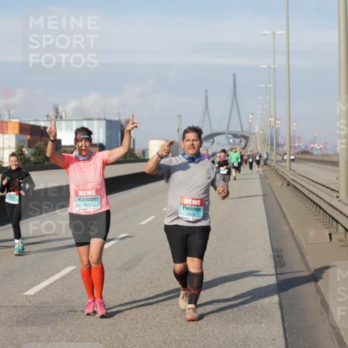 03.10.2025 - Köhlbrandbrückenlauf Jannik Wohlers http://msf.ph/oto/9097366 03.10.2025 10:18:06 Position 3 2612, 2613 meine-sportfotos.de