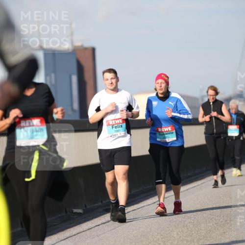 03.10.2025 - Köhlbrandbrückenlauf Jannik Wohlers http://msf.ph/oto/9097367 03.10.2025 10:15:58 Position 3 1981, 3080, 1729 meine-sportfotos.de