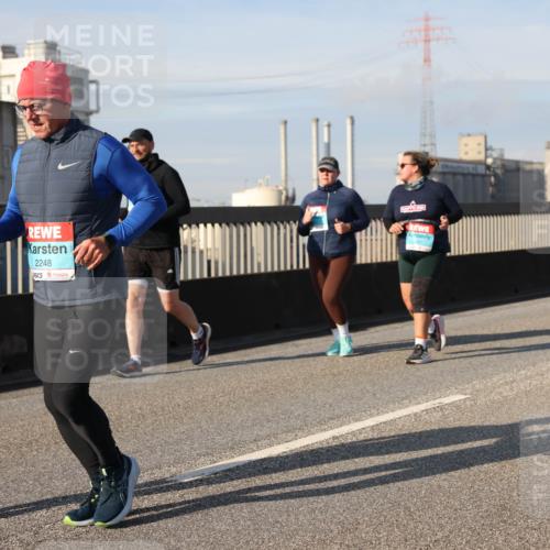 03.10.2025 - Köhlbrandbrückenlauf Lena Gebhardt http://msf.ph/oto/9097369 03.10.2025 10:10:12 Position 2 2466, 2248 meine-sportfotos.de