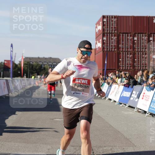 03.10.2025 - Köhlbrandbrückenlauf Jannik Wohlers http://msf.ph/oto/9097370 03.10.2025 12:55:59 Ziel 5966, 6480, 6778 meine-sportfotos.de