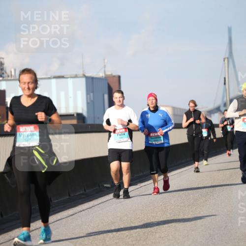 03.10.2025 - Köhlbrandbrückenlauf Jannik Wohlers http://msf.ph/oto/9097373 03.10.2025 10:15:59 Position 3 1981, 1729 meine-sportfotos.de