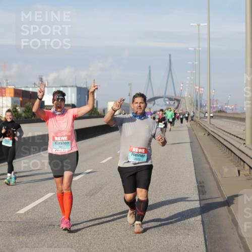 03.10.2025 - Köhlbrandbrückenlauf Jannik Wohlers http://msf.ph/oto/9097374 03.10.2025 10:18:06 Position 3 2612, 2613 meine-sportfotos.de