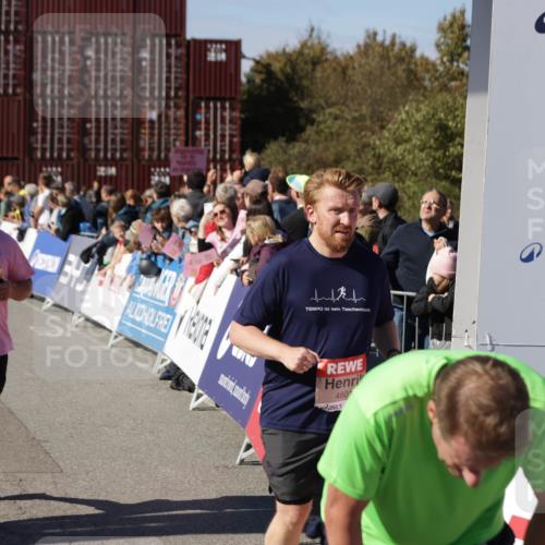 03.10.2025 - Köhlbrandbrückenlauf Jannik Wohlers http://msf.ph/oto/9097377 03.10.2025 13:21:17 Ziel 4363, 4379, 4393, 4601, 4749, 4838, 4846, 5265, 5450, 5618, 5746, 5873, 5878, 5882, 5883, 6262, 6602, 6675, 6676, 6679, 6756 meine-sportfotos.de