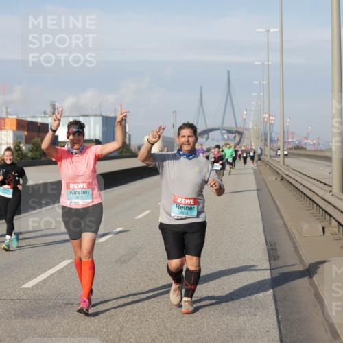03.10.2025 - Köhlbrandbrückenlauf Jannik Wohlers http://msf.ph/oto/9097378 03.10.2025 10:18:06 Position 3 2612, 2613 meine-sportfotos.de