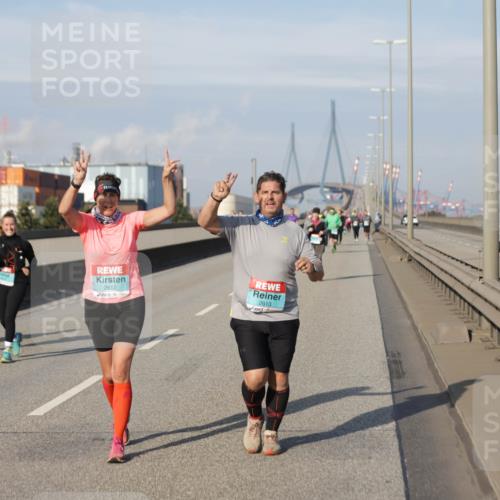 03.10.2025 - Köhlbrandbrückenlauf Jannik Wohlers http://msf.ph/oto/9097381 03.10.2025 10:18:06 Position 3 2612, 2613 meine-sportfotos.de
