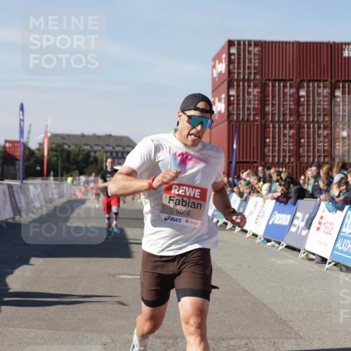 03.10.2025 - Köhlbrandbrückenlauf Jannik Wohlers http://msf.ph/oto/9097382 03.10.2025 12:55:59 Ziel 5966, 6480, 6778 meine-sportfotos.de