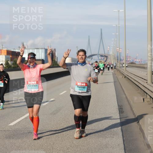 03.10.2025 - Köhlbrandbrückenlauf Jannik Wohlers http://msf.ph/oto/9097386 03.10.2025 10:18:06 Position 3 2612, 2613 meine-sportfotos.de