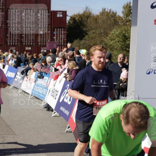 03.10.2025 - Köhlbrandbrückenlauf Jannik Wohlers http://msf.ph/oto/9097387 03.10.2025 13:21:17 Ziel 4363, 4379, 4393, 4601, 4749, 4838, 4846, 5265, 5450, 5618, 5746, 5873, 5878, 5882, 5883, 6262, 6602, 6675, 6676, 6679, 6756 meine-sportfotos.de