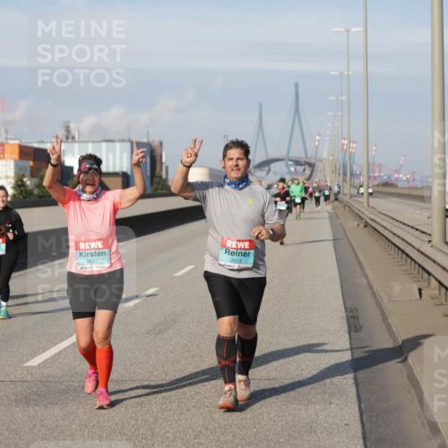 03.10.2025 - Köhlbrandbrückenlauf Jannik Wohlers http://msf.ph/oto/9097391 03.10.2025 10:18:06 Position 3 2612, 2613 meine-sportfotos.de
