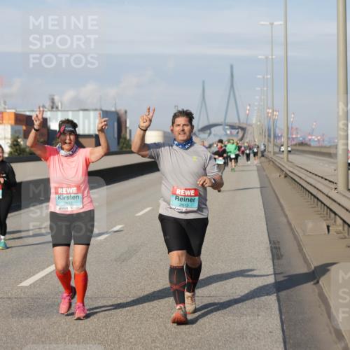 03.10.2025 - Köhlbrandbrückenlauf Jannik Wohlers http://msf.ph/oto/9097394 03.10.2025 10:18:07 Position 3 2612, 2613 meine-sportfotos.de