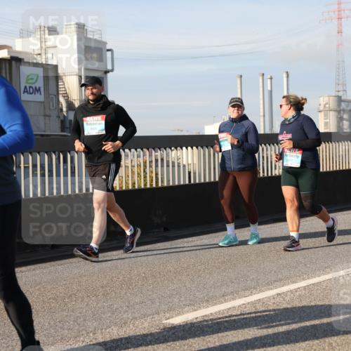 03.10.2025 - Köhlbrandbrückenlauf Lena Gebhardt http://msf.ph/oto/9097396 03.10.2025 10:10:13 Position 2 2248, 1606, 1497 meine-sportfotos.de
